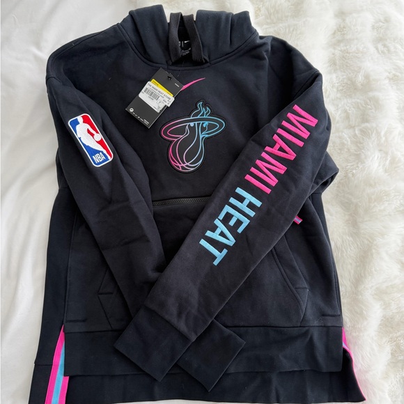 LIMITED EDITION NBA Miami Heat Hoodie - Picture 2 of 5